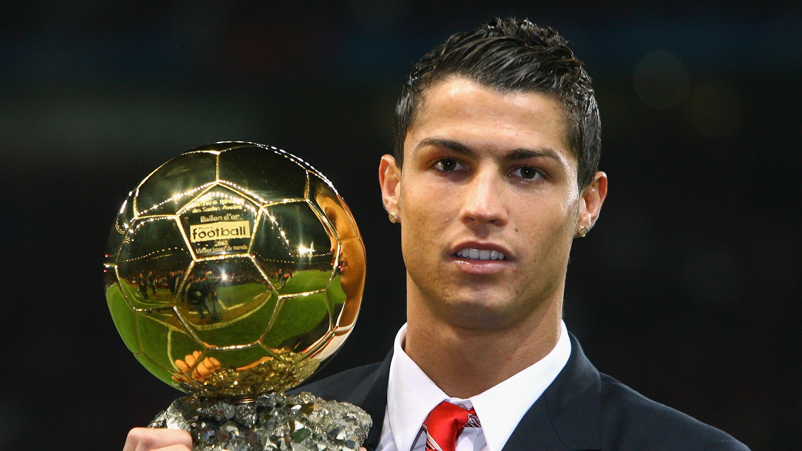 “飞盘竞技：三叉湖赛场成为空中运动爱好者的竞技圣地”