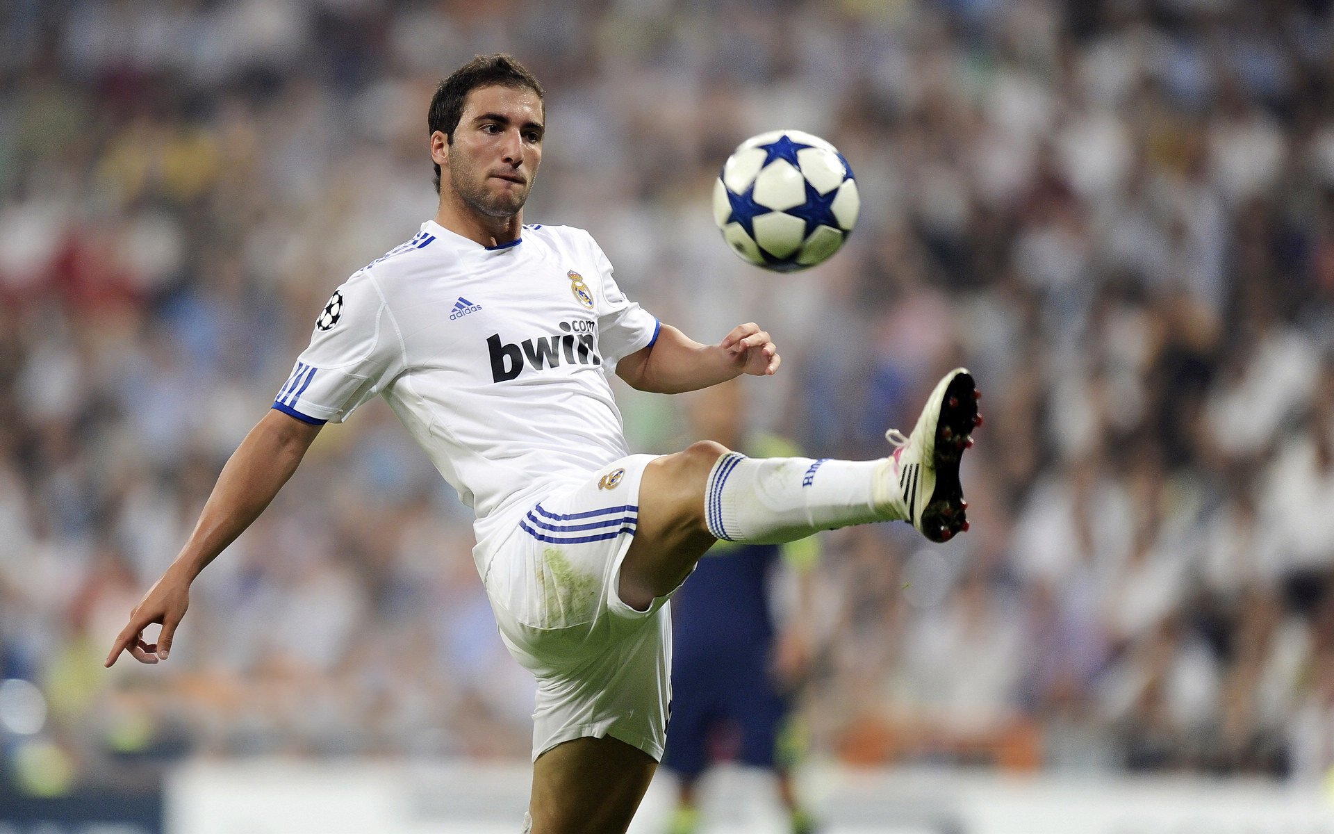 世俱杯冠军专栏：那些荣耀瞬间的背后，世俱杯冠军奖牌